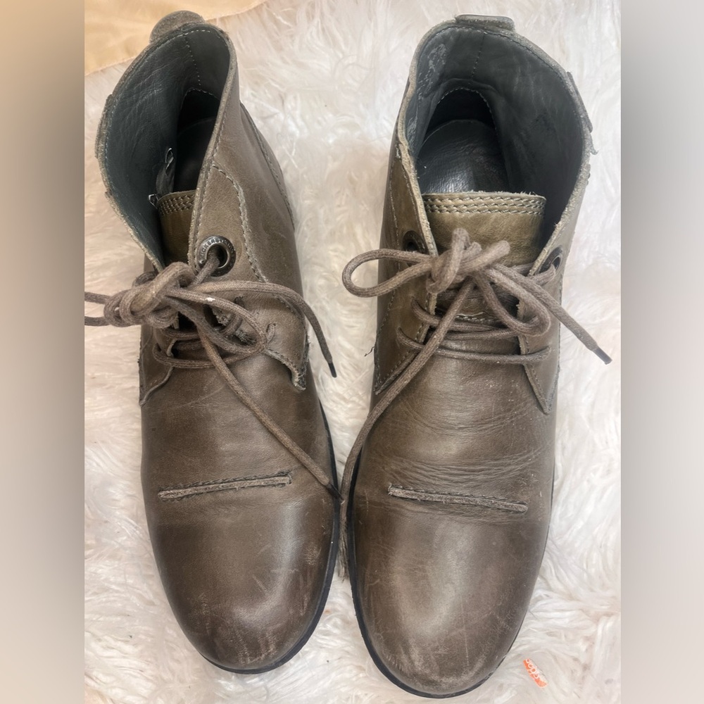 Kickers Men's Brown Leather Chukka Boots